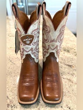ARIAT WOMEN'S WESTERN BOOTS - Cowboy Boots